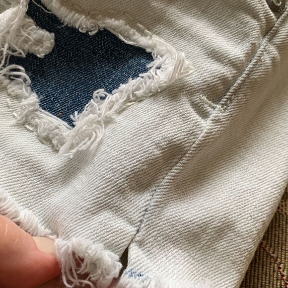 EUC AMERICAN EAGLE SIZE 8 DISTRESSED ANS PATCHED SHORTIE SHORTS - Picture 3 of 7